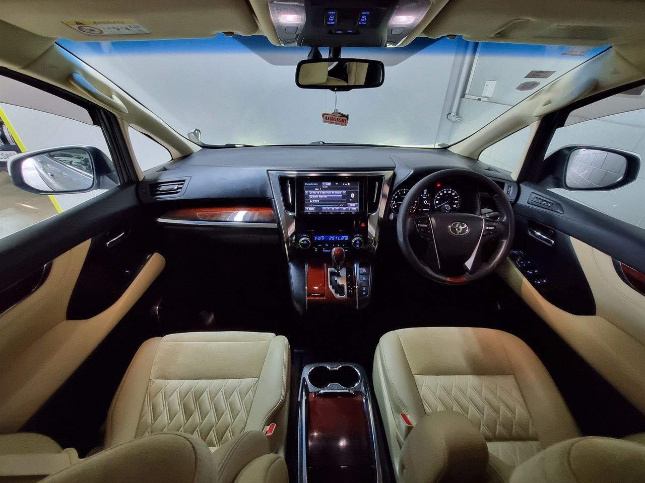 Vehicle image 3