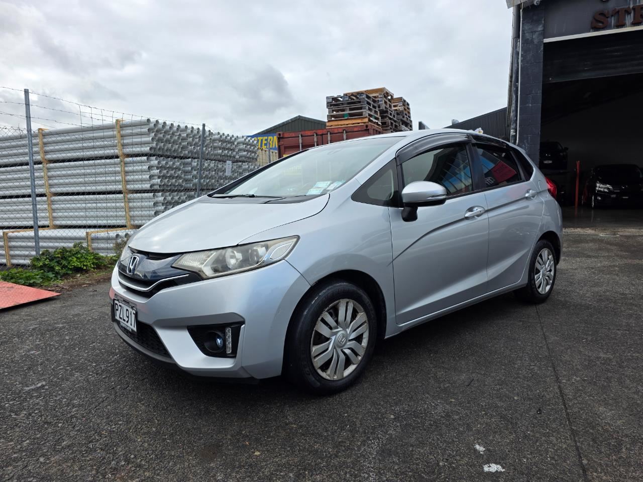 Vehicle image 4