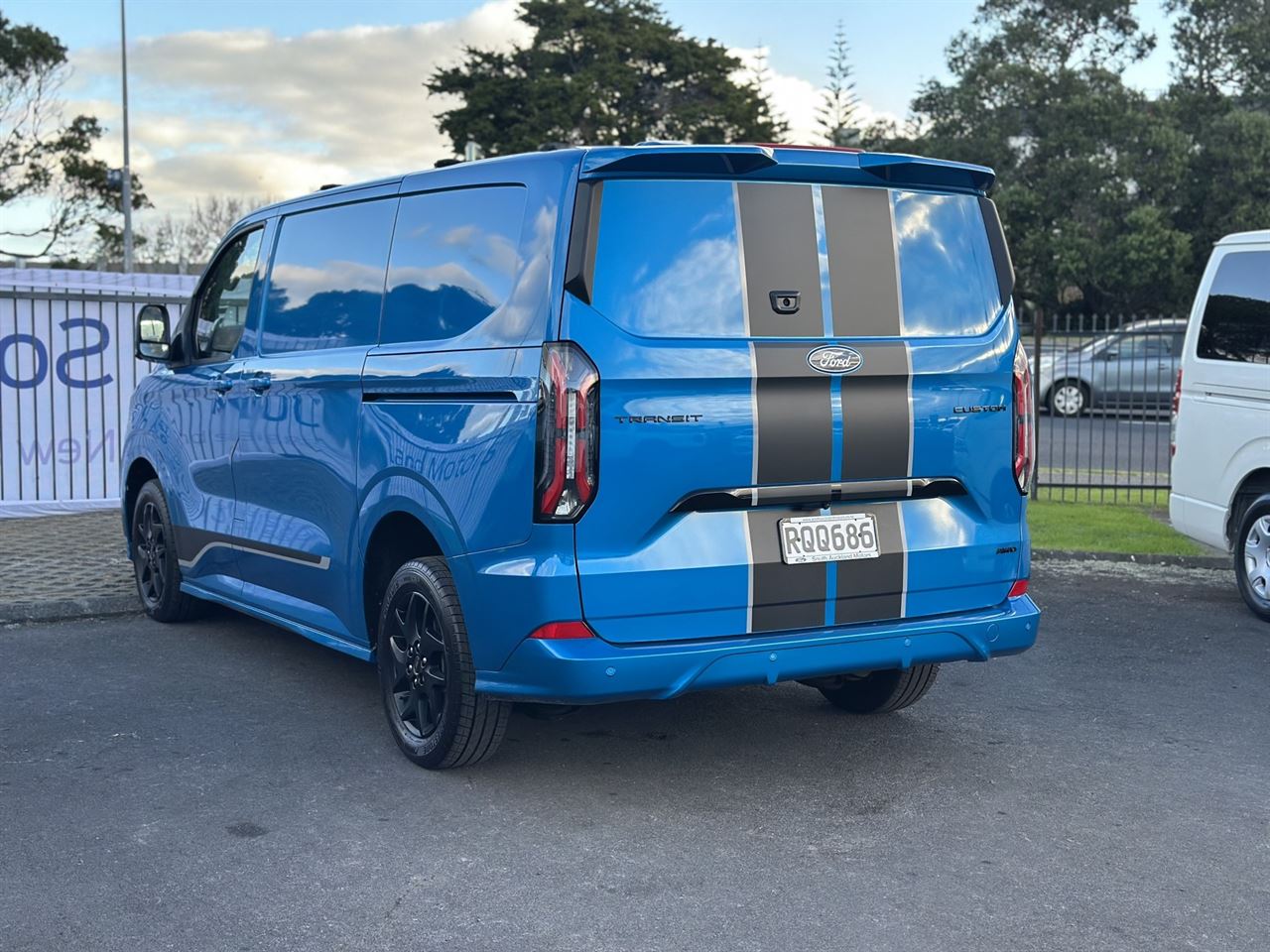 Vehicle image 4