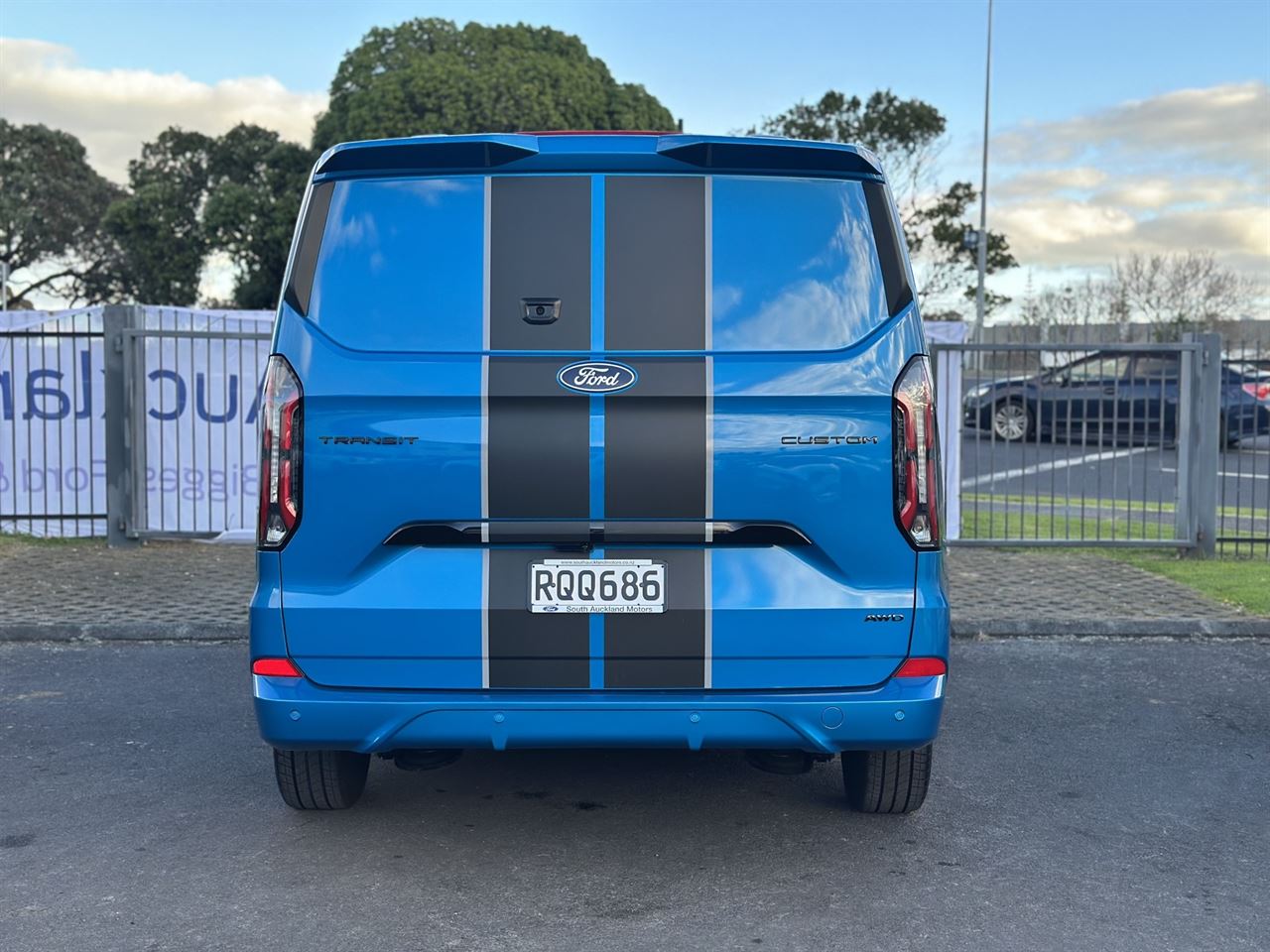 Vehicle image 5