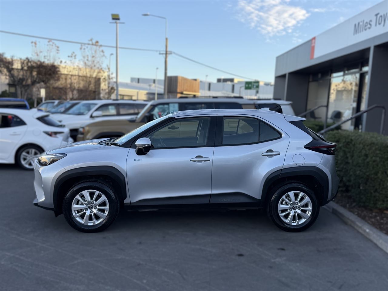Vehicle image 4