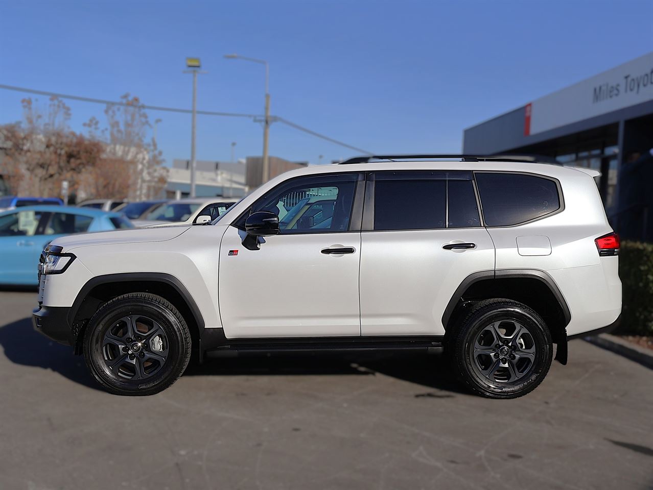 Vehicle image 4
