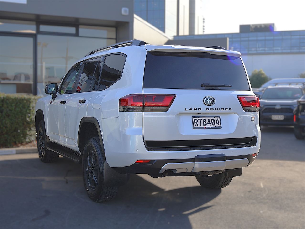 Vehicle image 5
