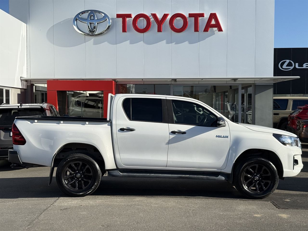 Vehicle image 4
