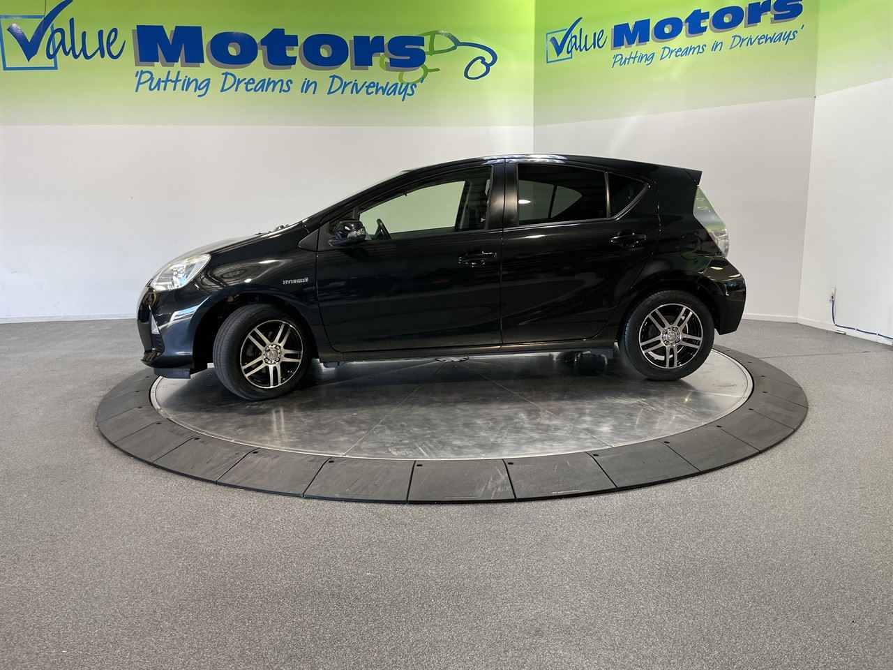 Vehicle image 4