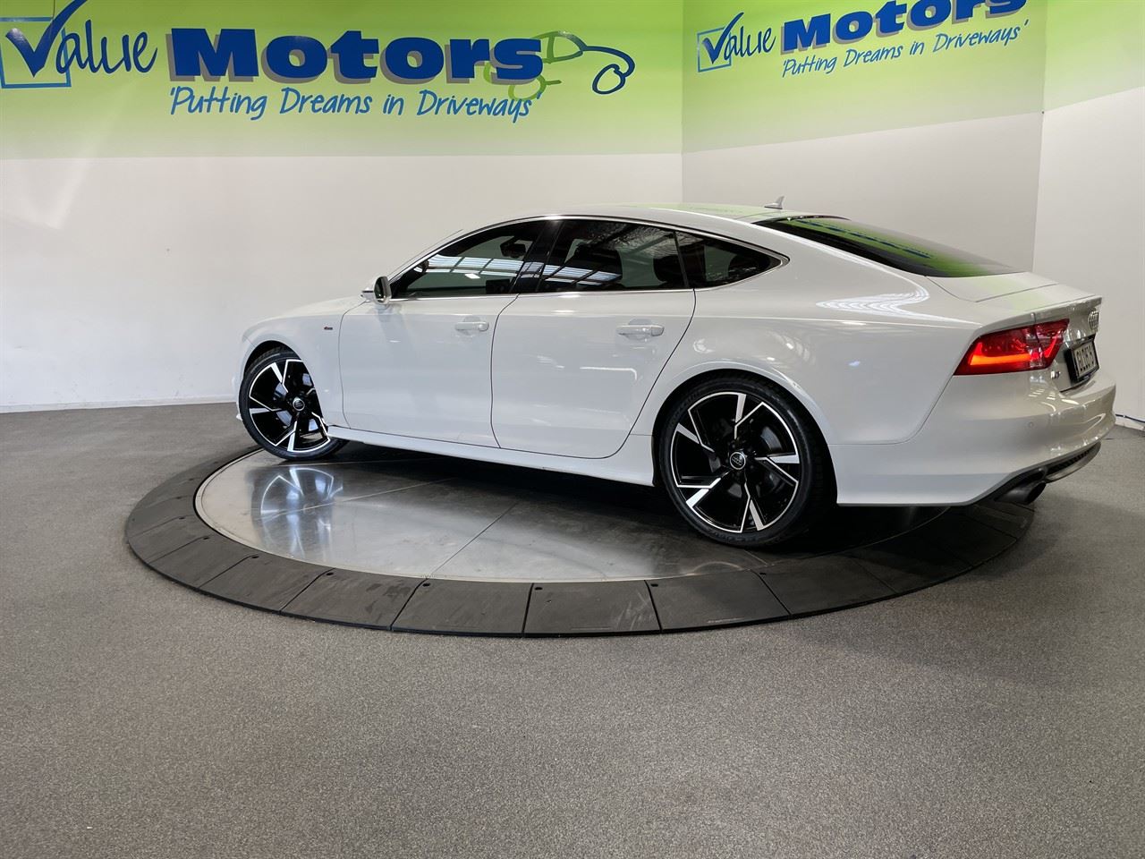 Vehicle image 5