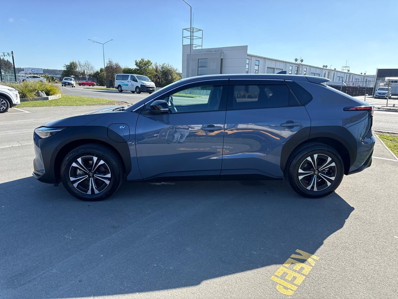 Vehicle image 5