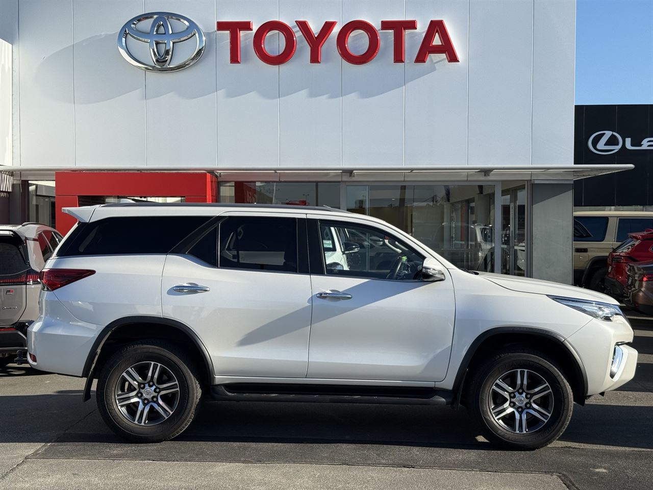Vehicle image 4