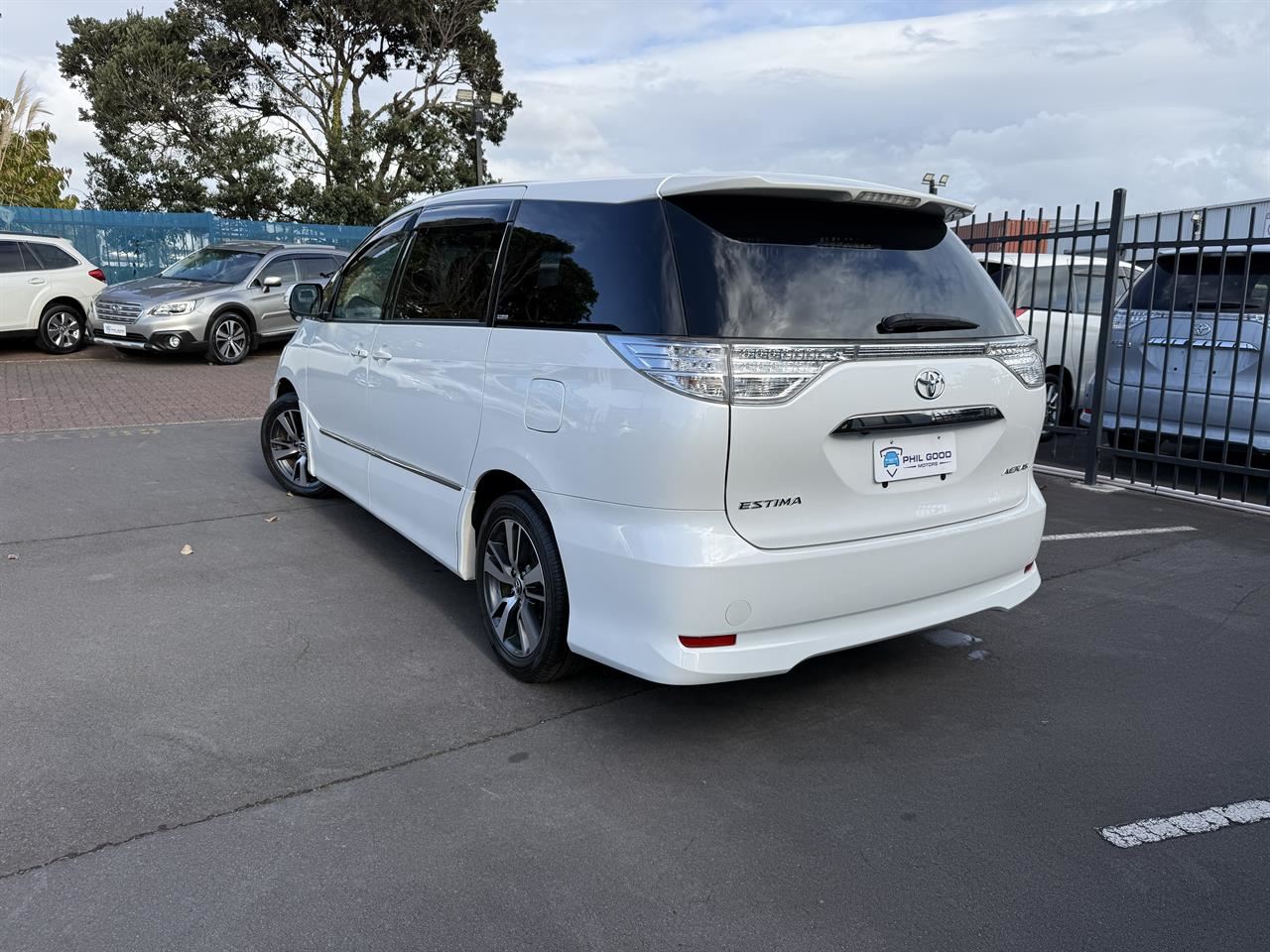 Vehicle image 4
