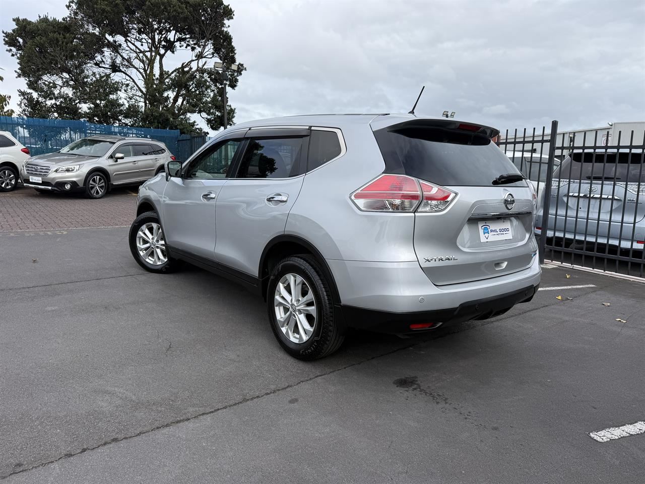 Vehicle image 4