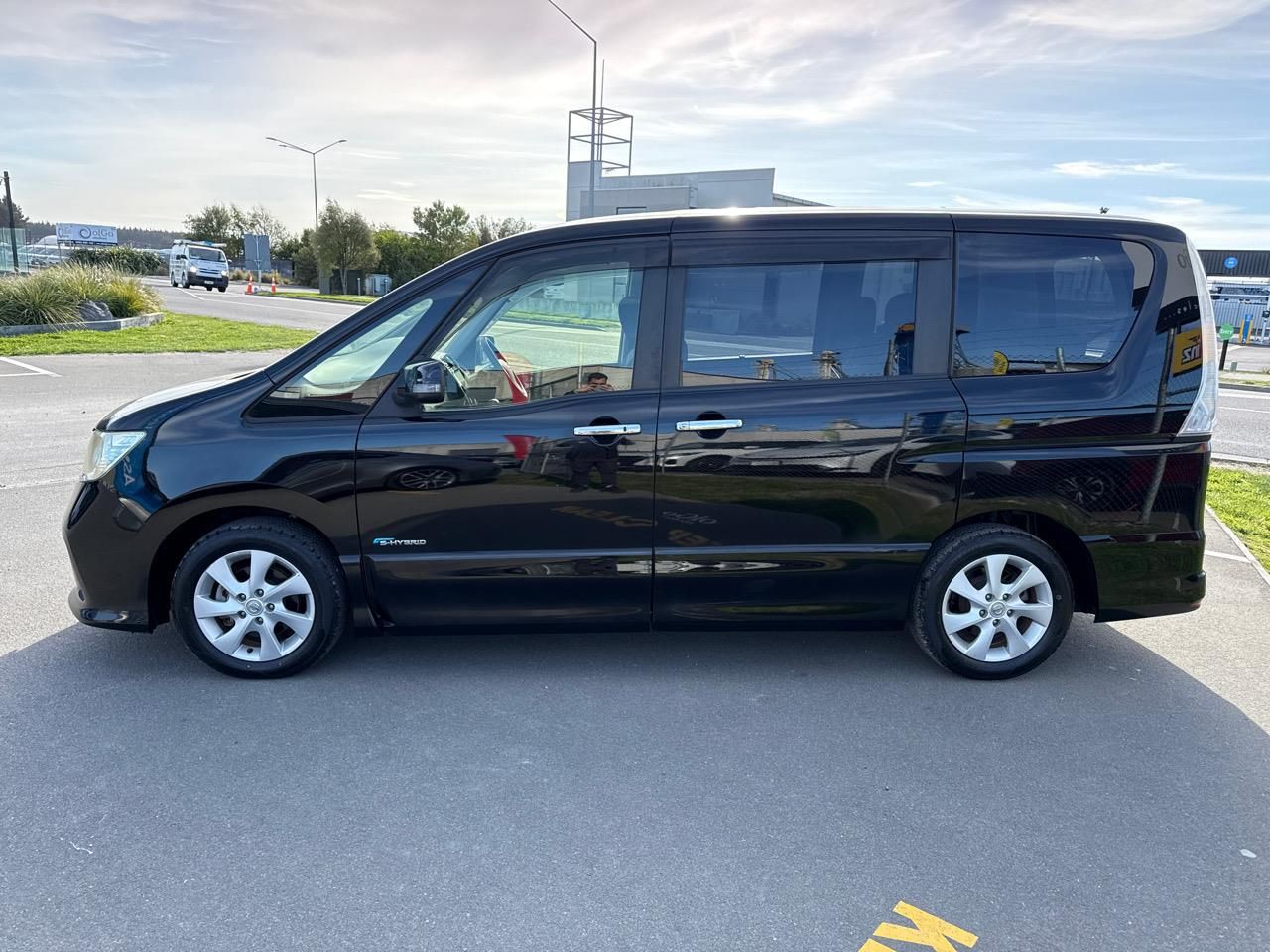 Vehicle image 5