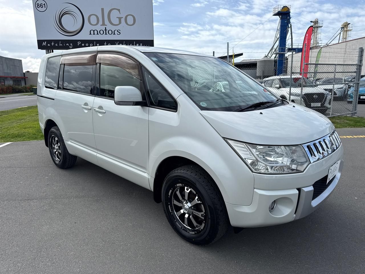 Vehicle image 2