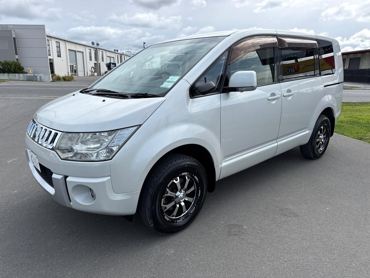 Vehicle image 4