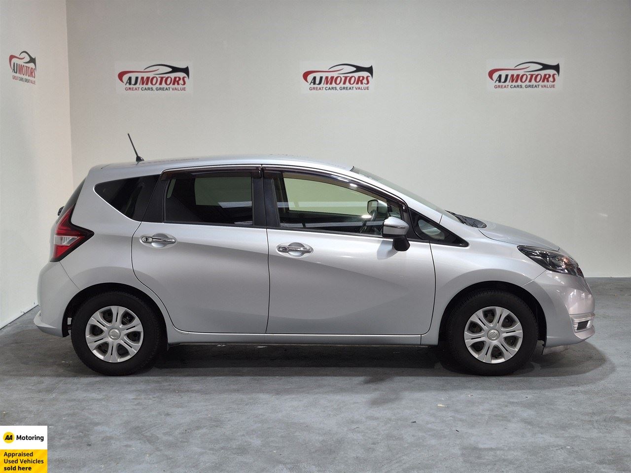 Vehicle image 3