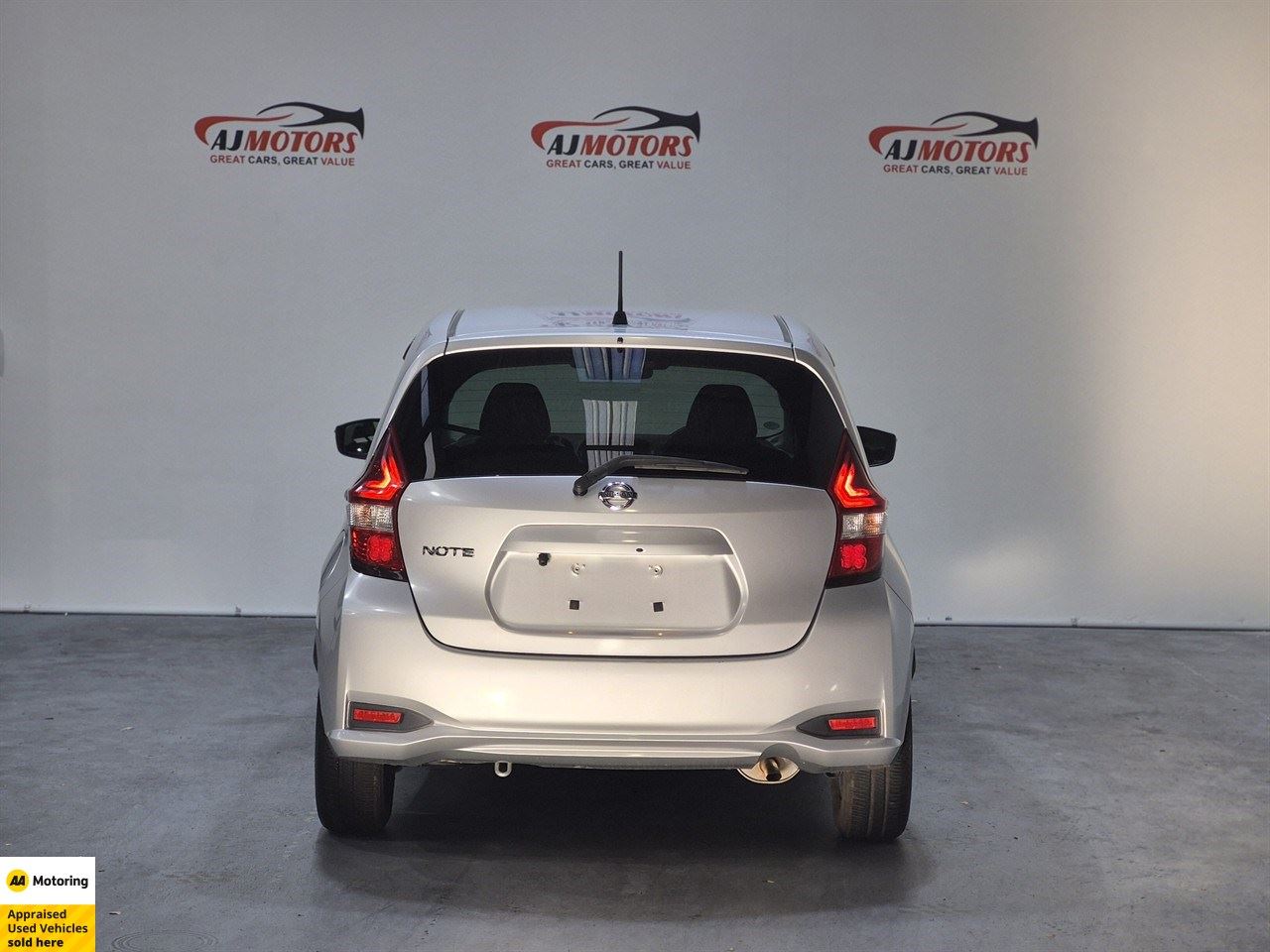 Vehicle image 5