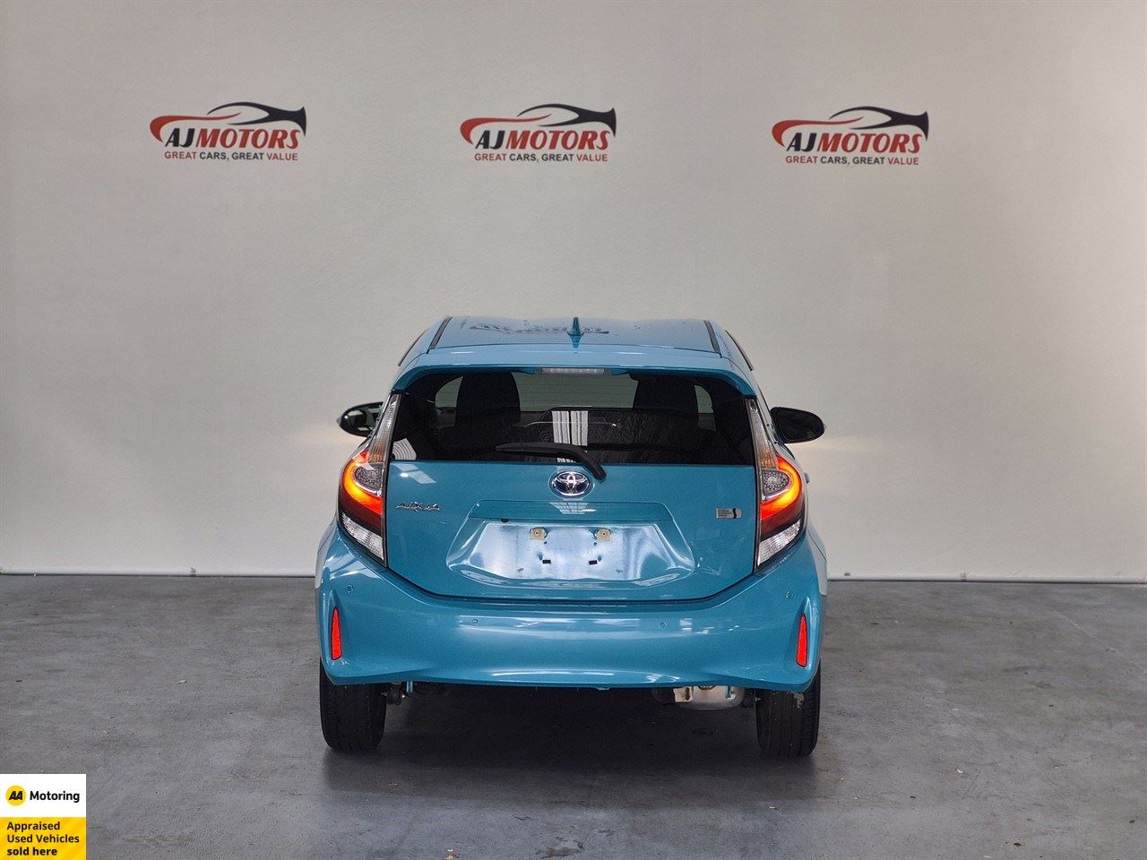 Vehicle image 5