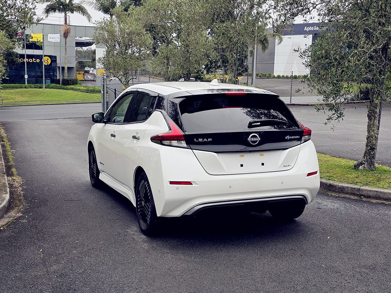 Vehicle image 5