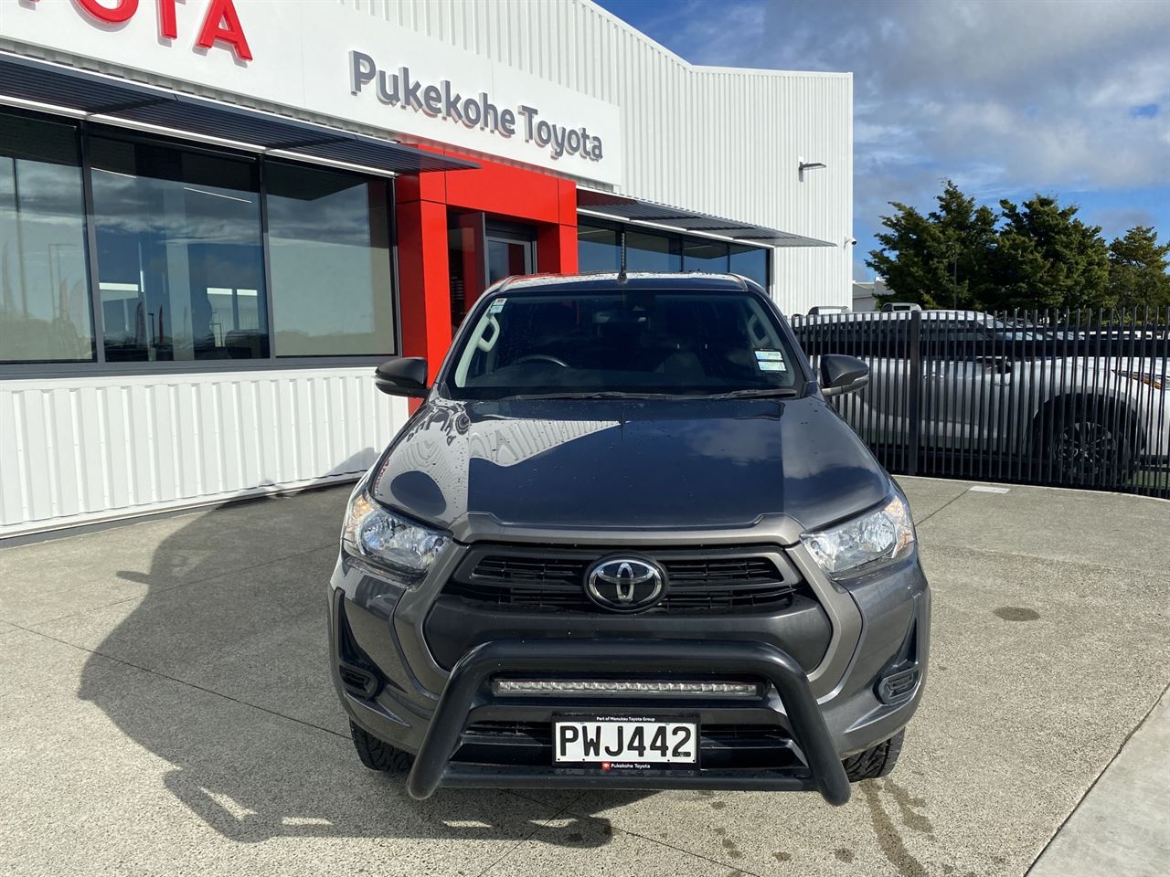 Vehicle image 5