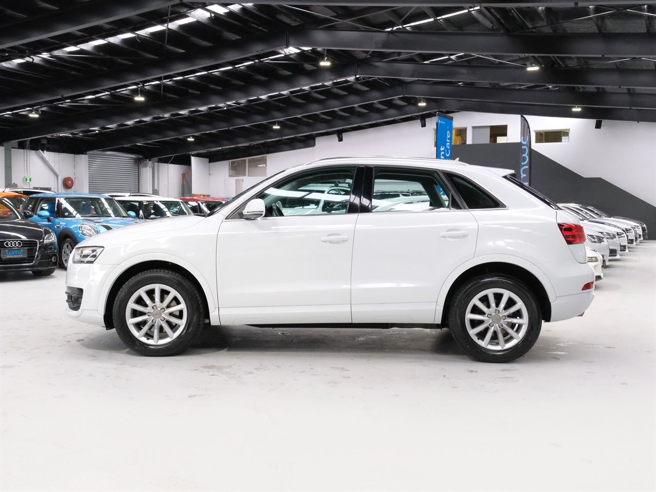 Vehicle image 5