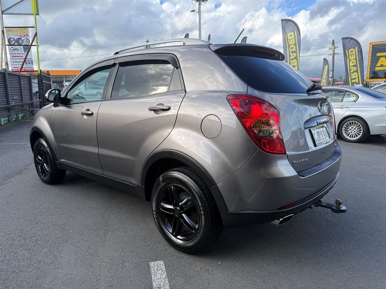 Vehicle image 5