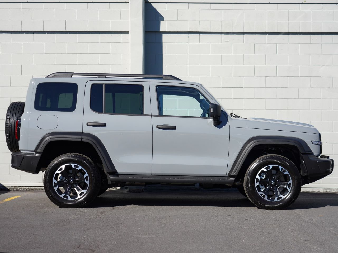 Vehicle image 3