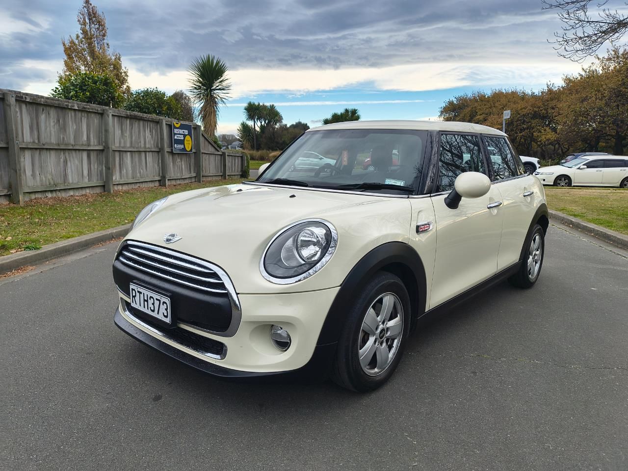Vehicle image 3