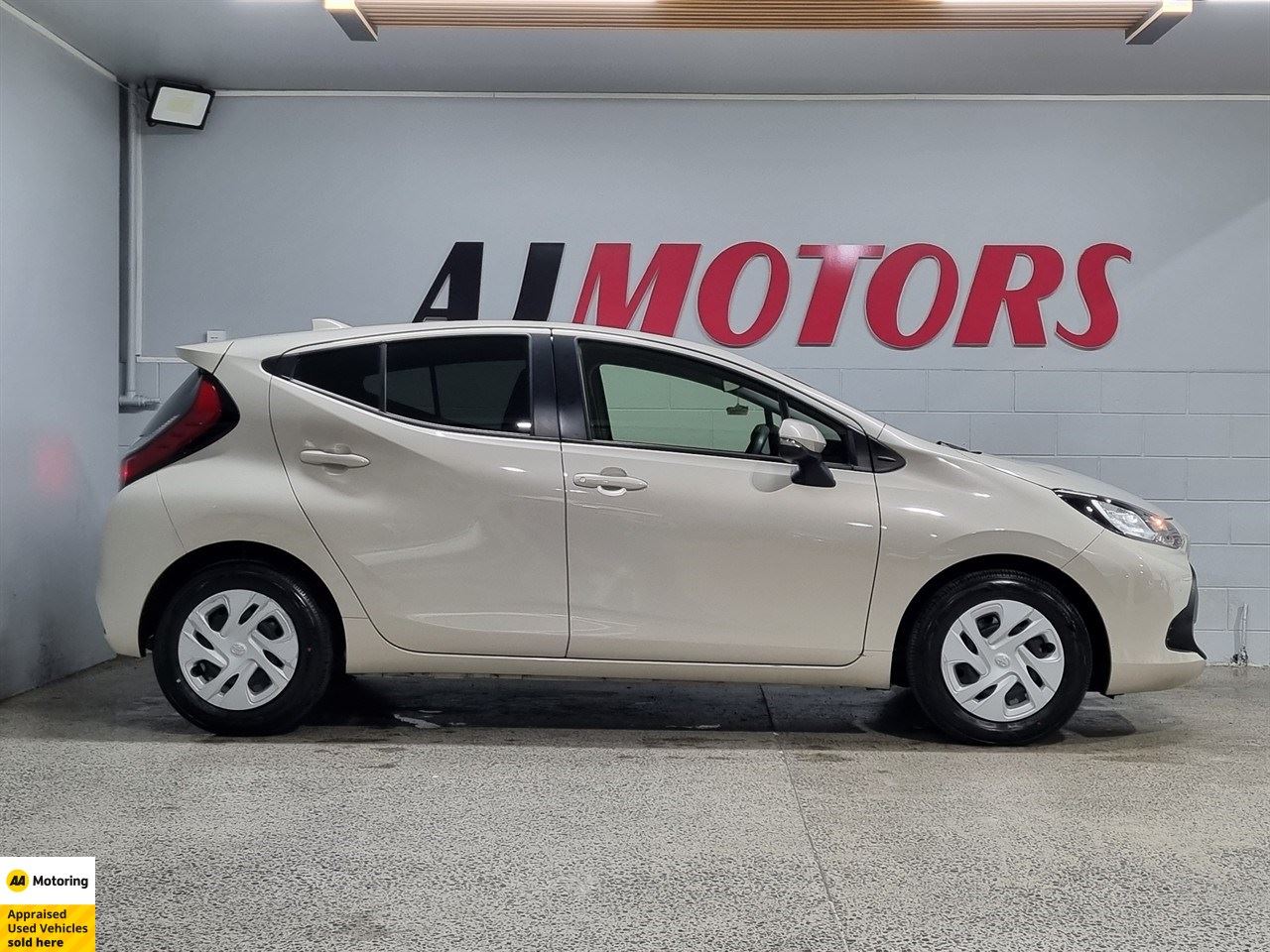 Vehicle image 5