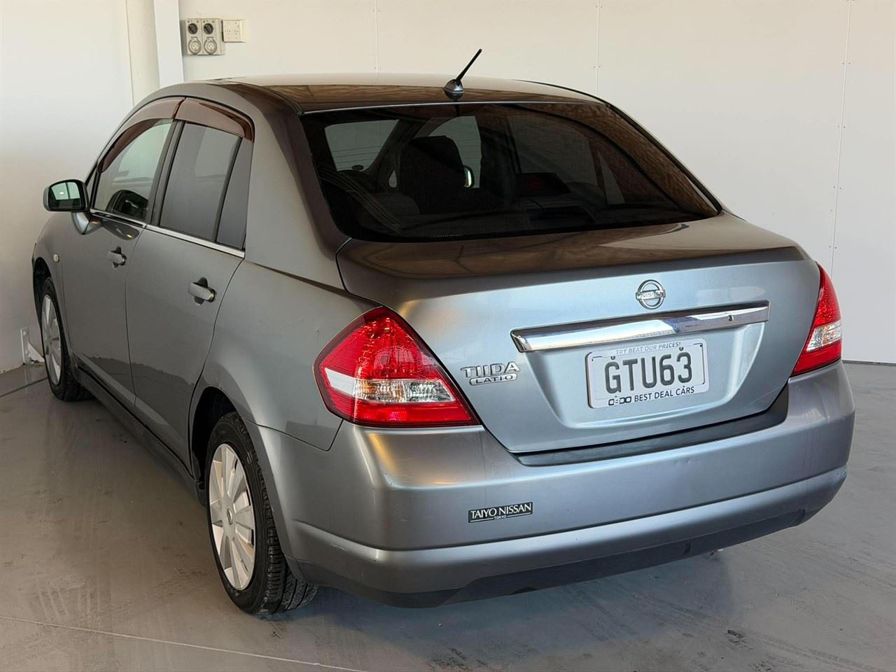 Vehicle image 4