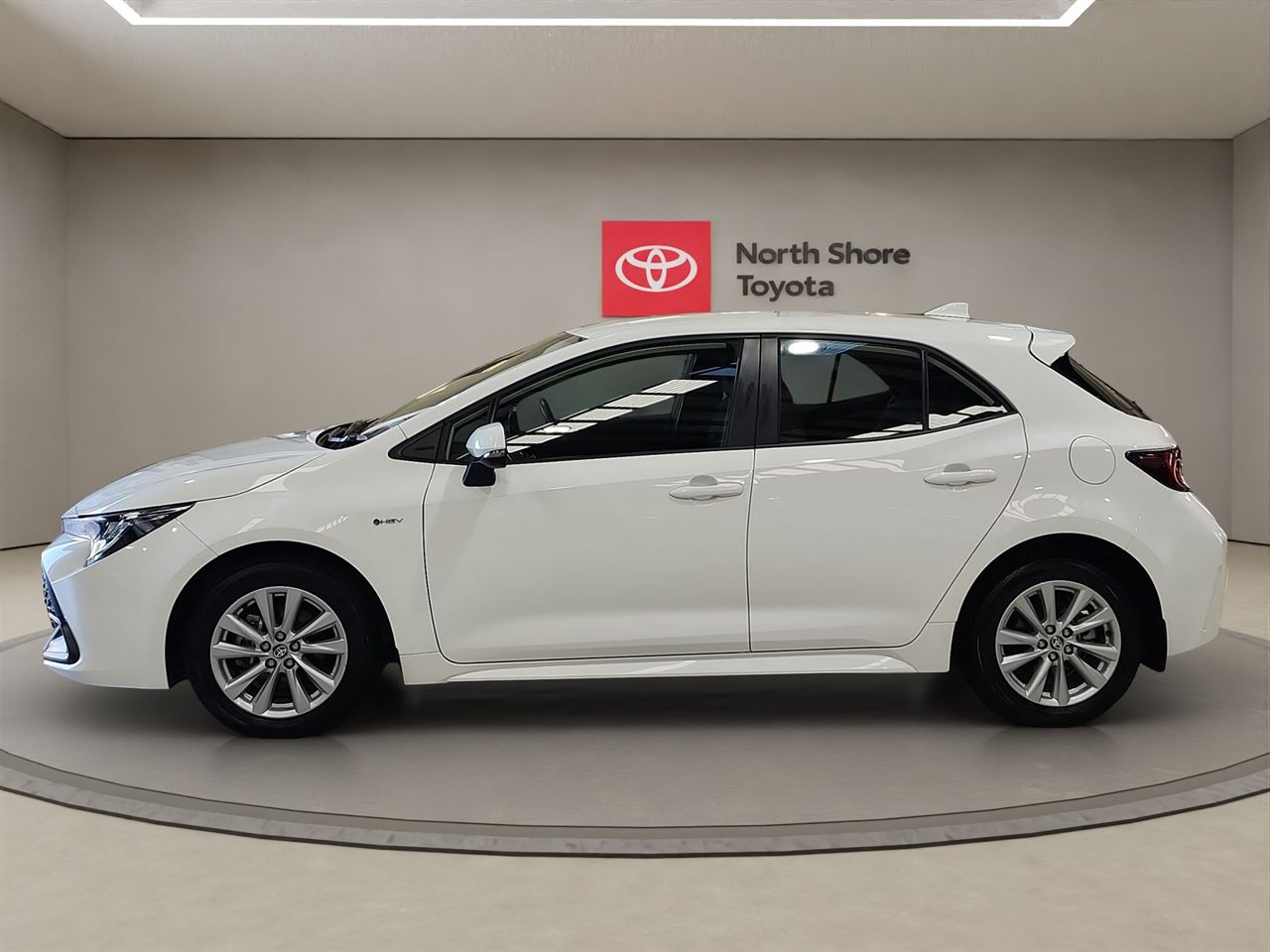 Vehicle image 4