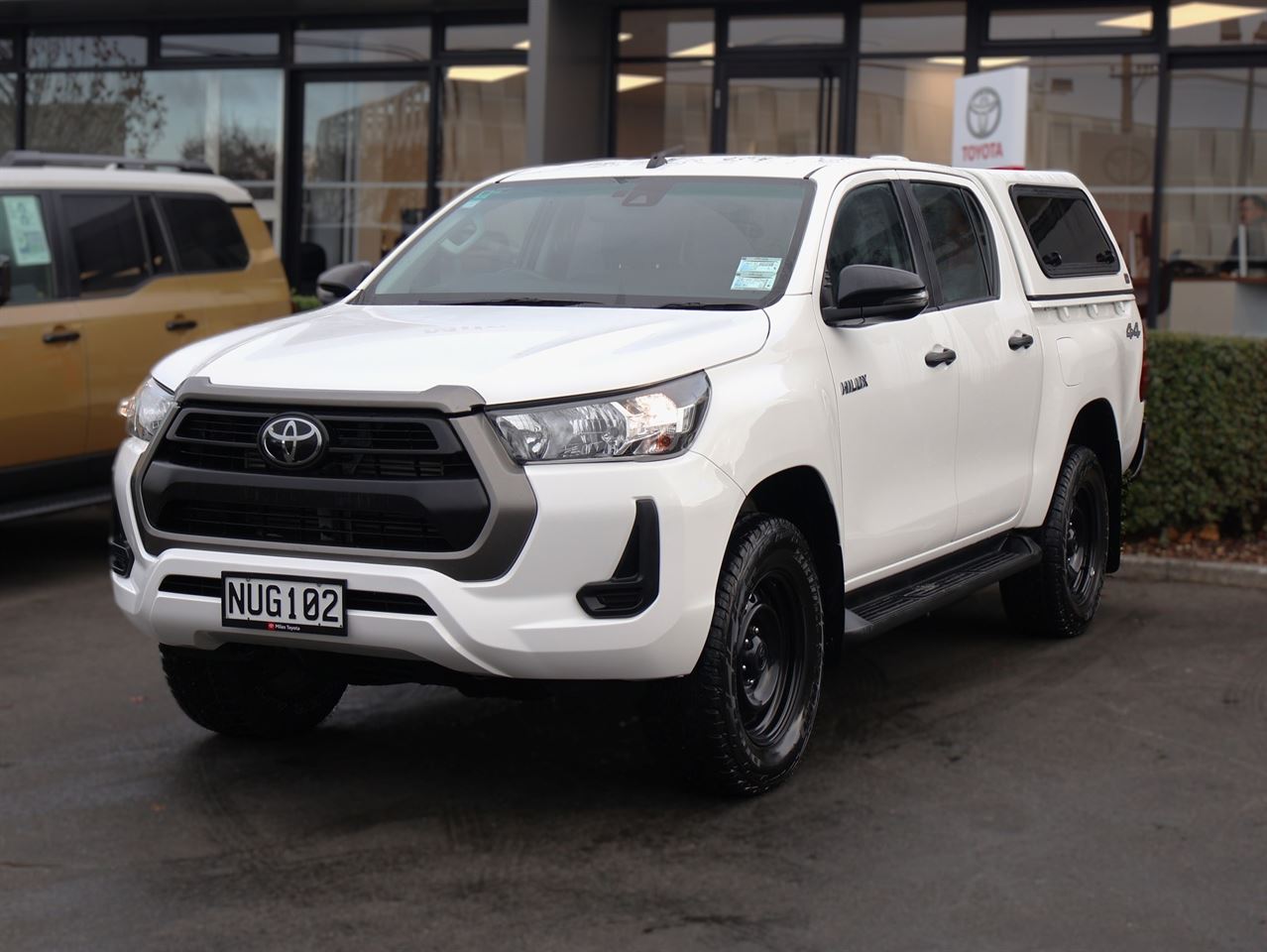 Vehicle image 3