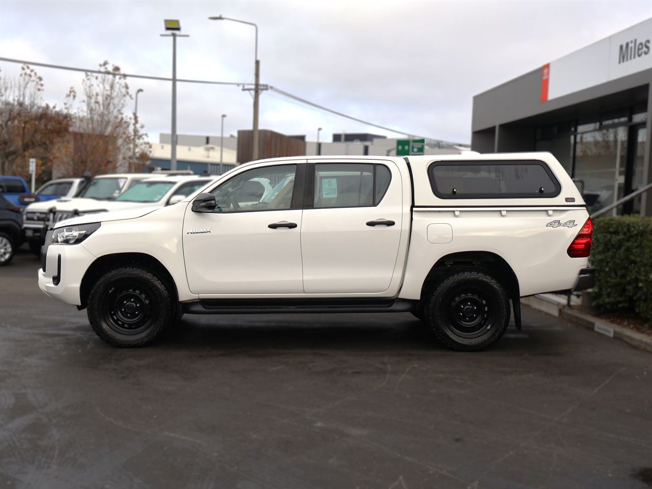Vehicle image 4