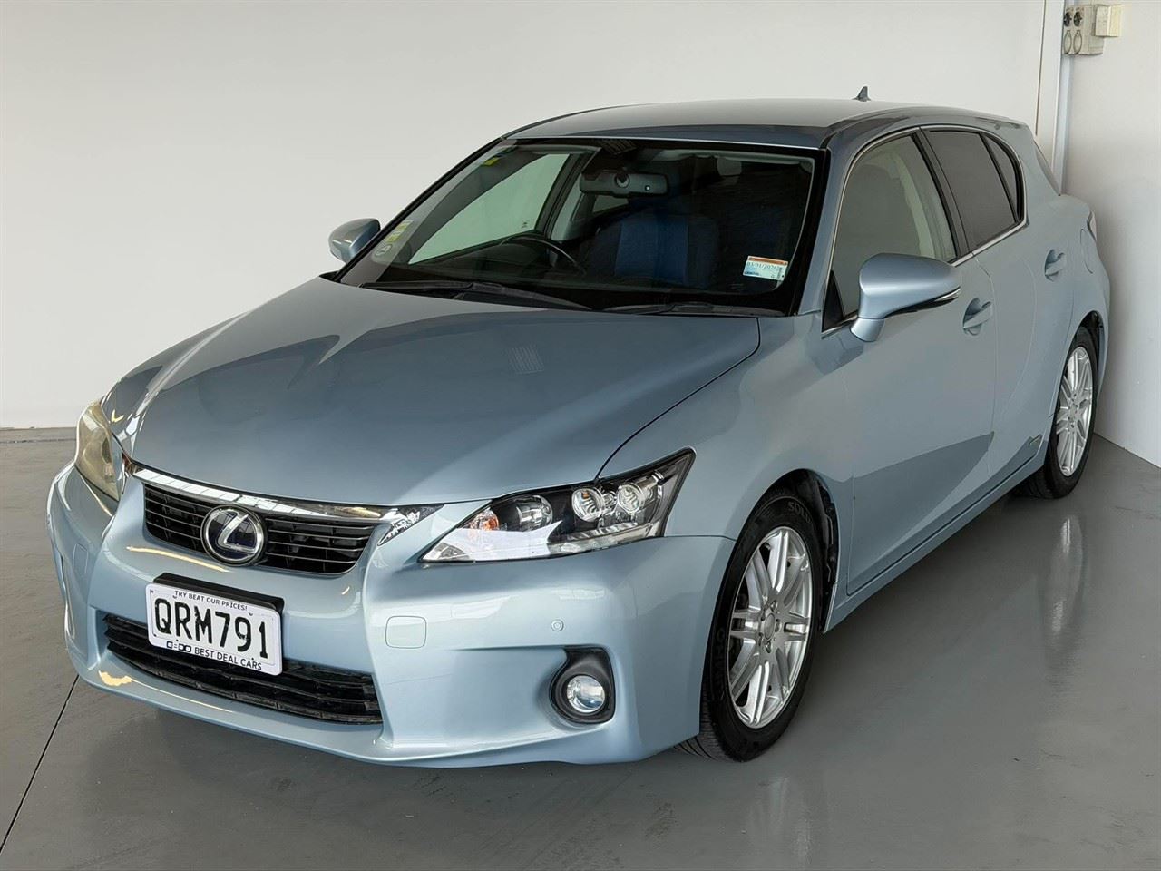 Vehicle image 3