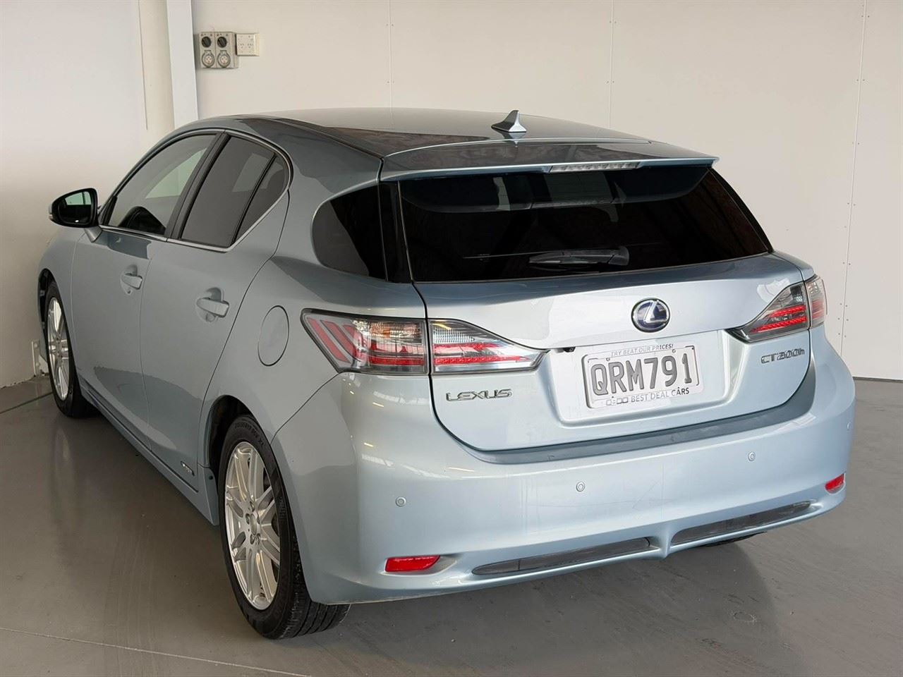 Vehicle image 4