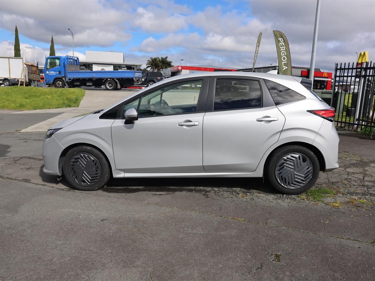 Vehicle image 3