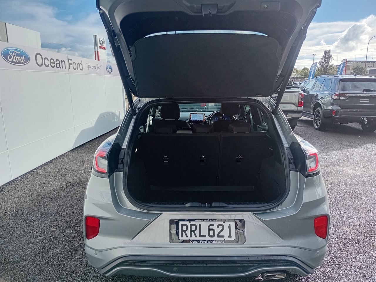 Vehicle image 5