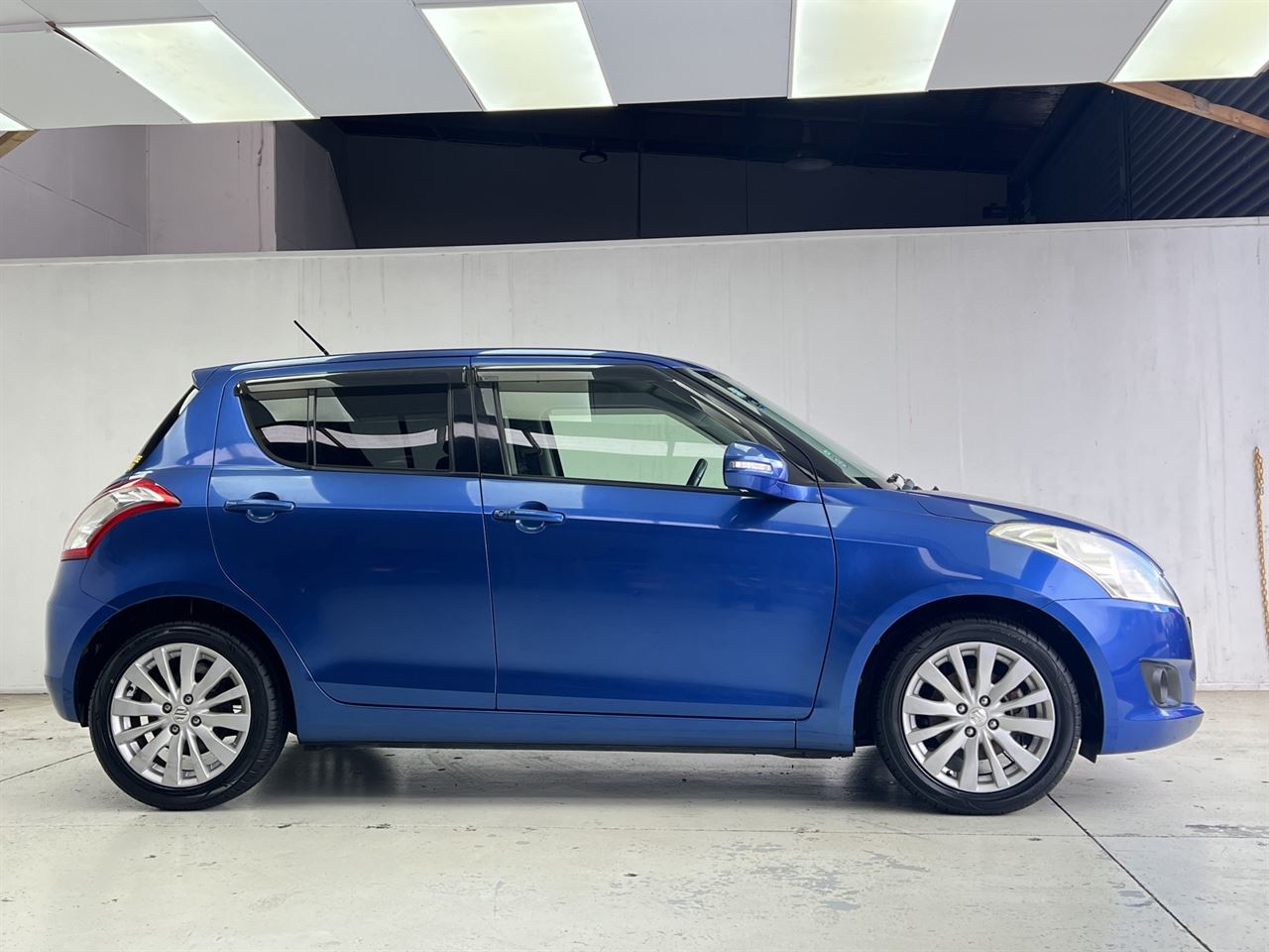Vehicle image 5