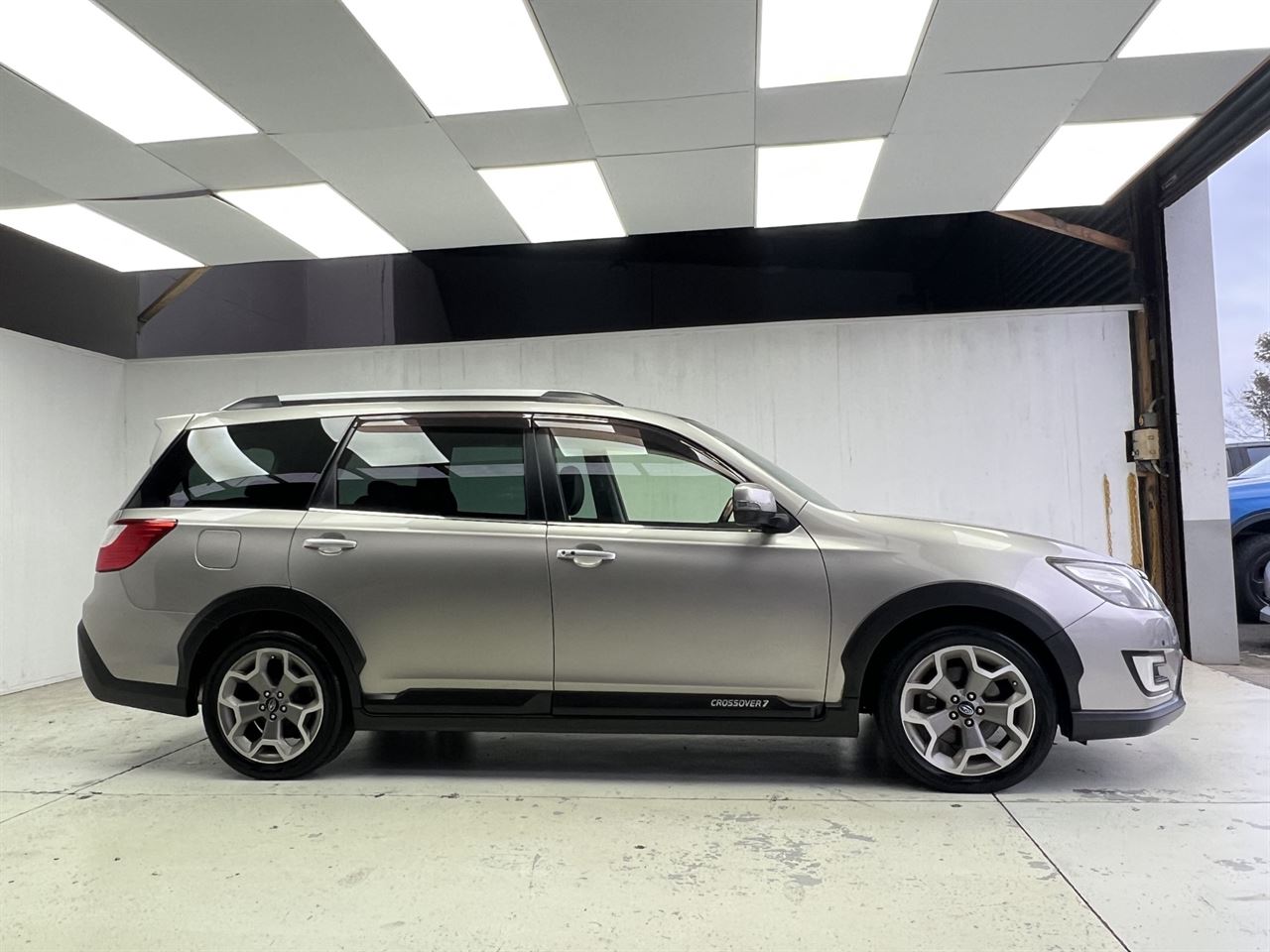 Vehicle image 5