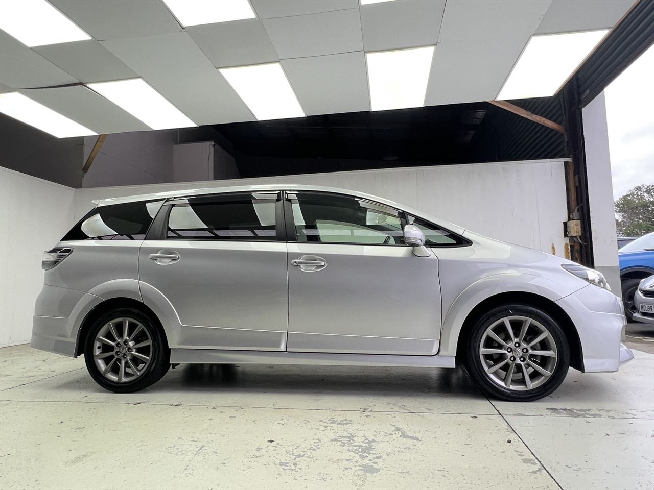 Vehicle image 5