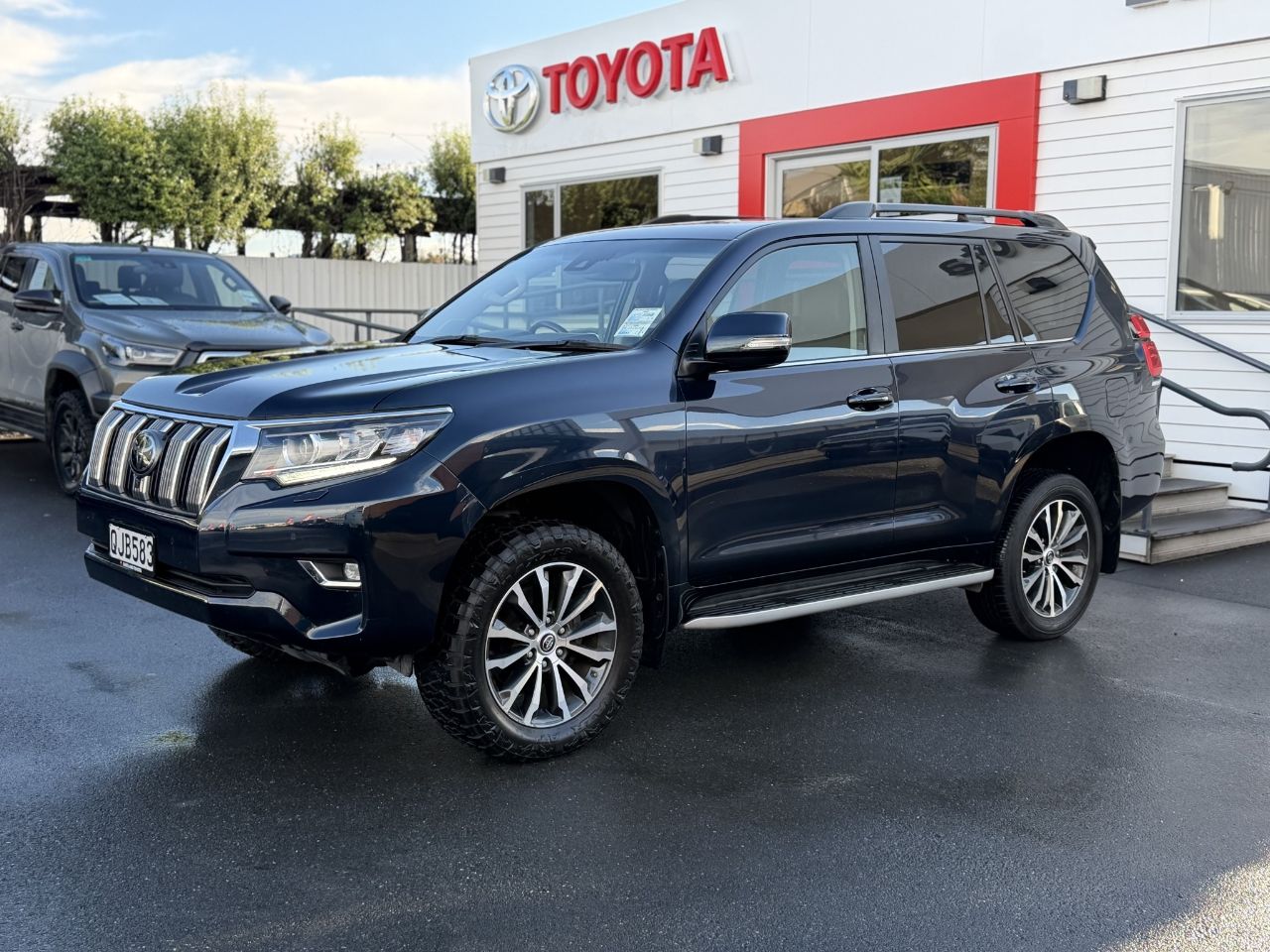 Vehicle image 3