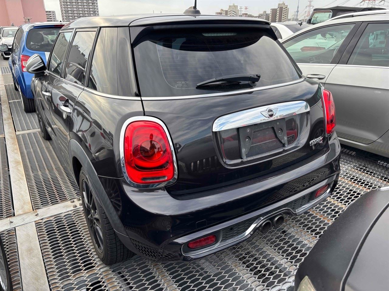Vehicle image 2