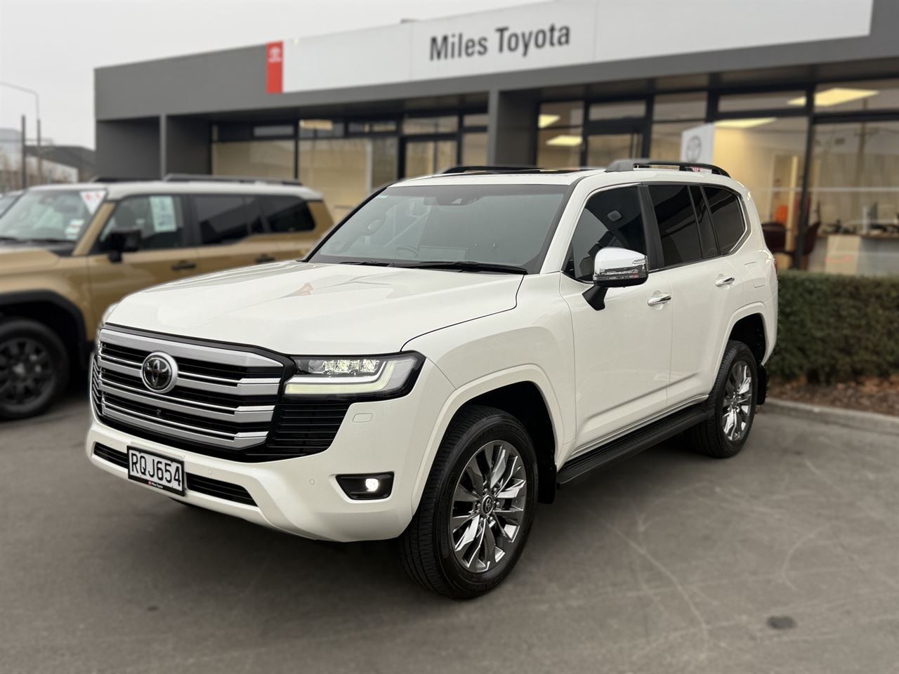 Vehicle image 3