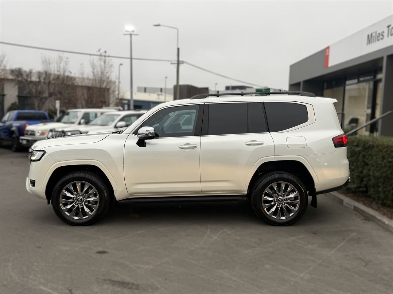 Vehicle image 4