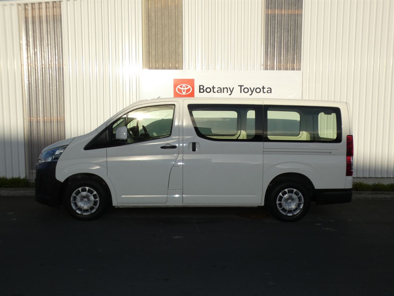 Vehicle image 5