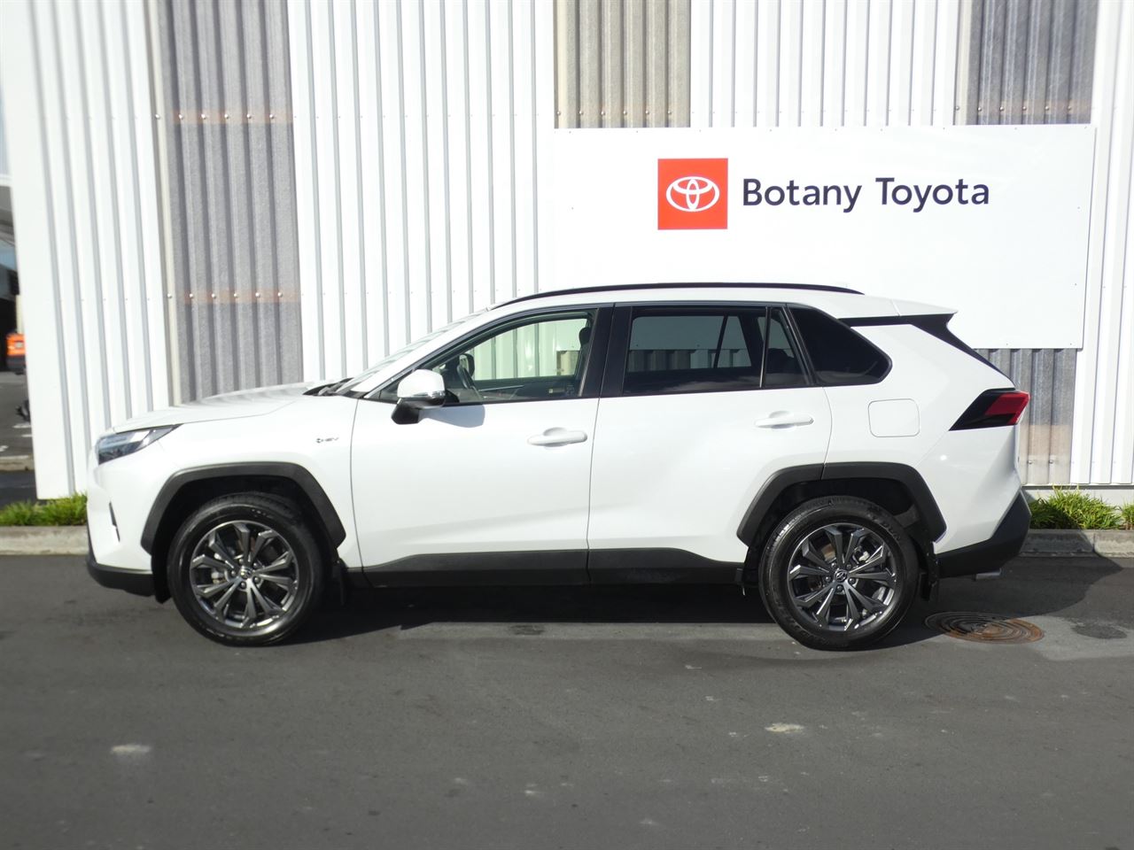 Vehicle image 5