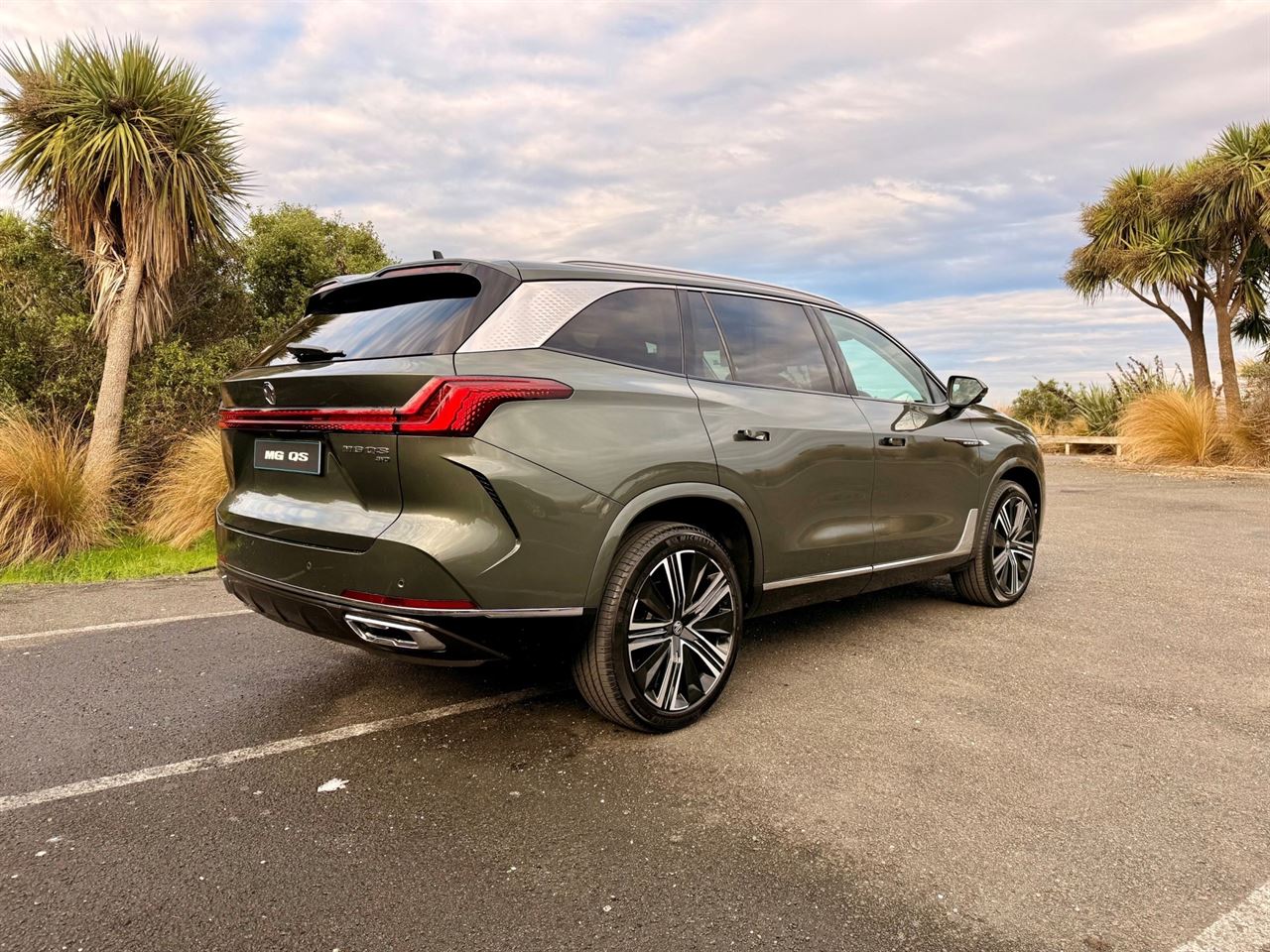 Vehicle image 3