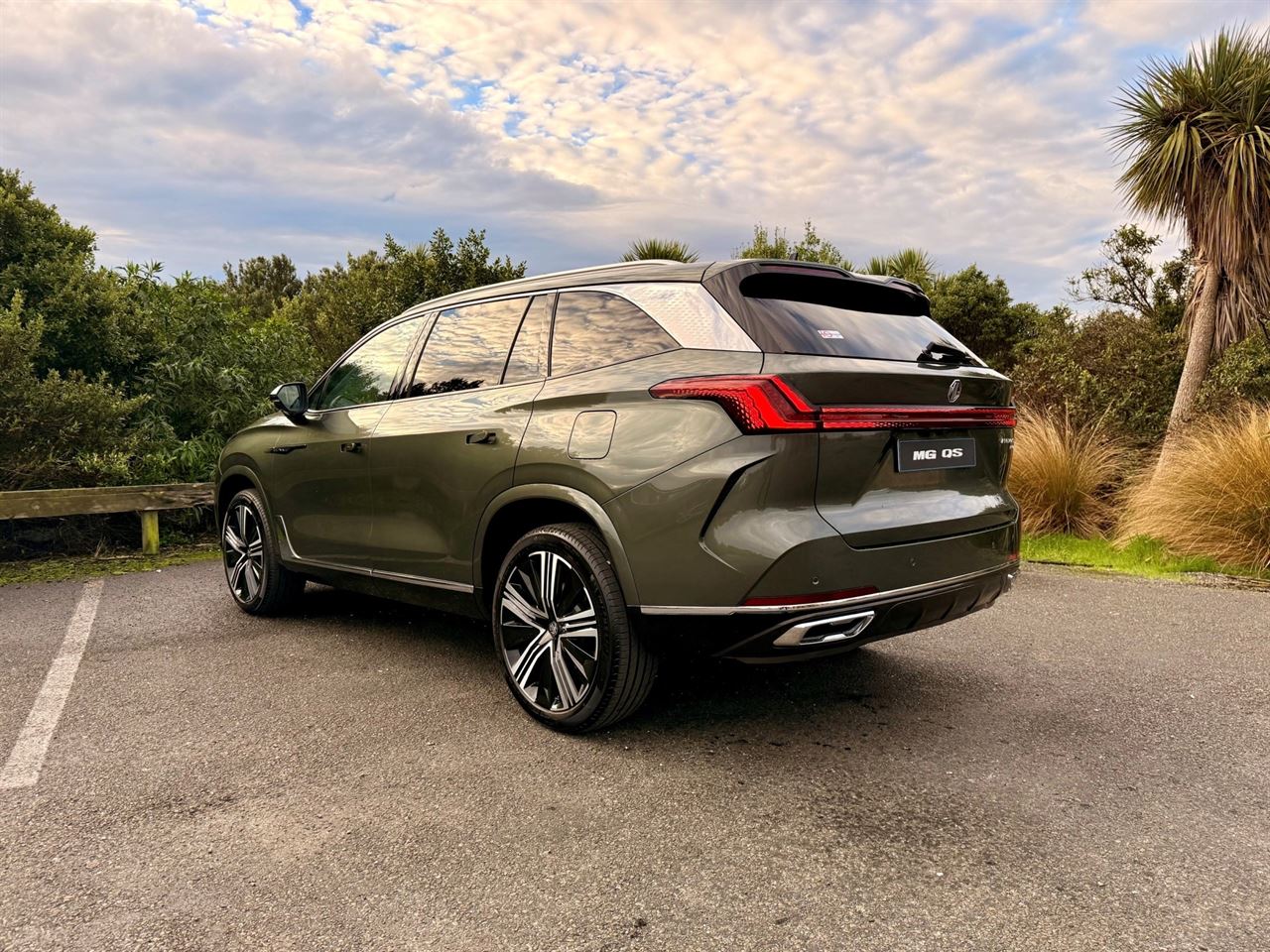 Vehicle image 5