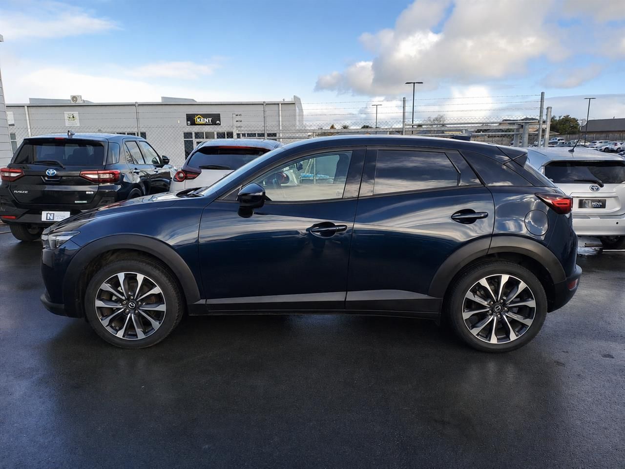 Vehicle image 4