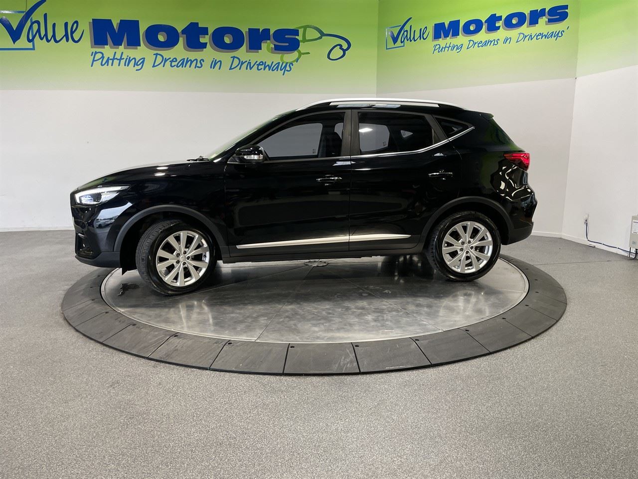 Vehicle image 4