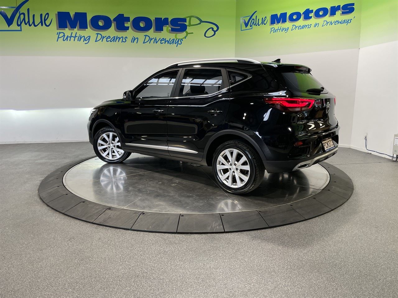 Vehicle image 5