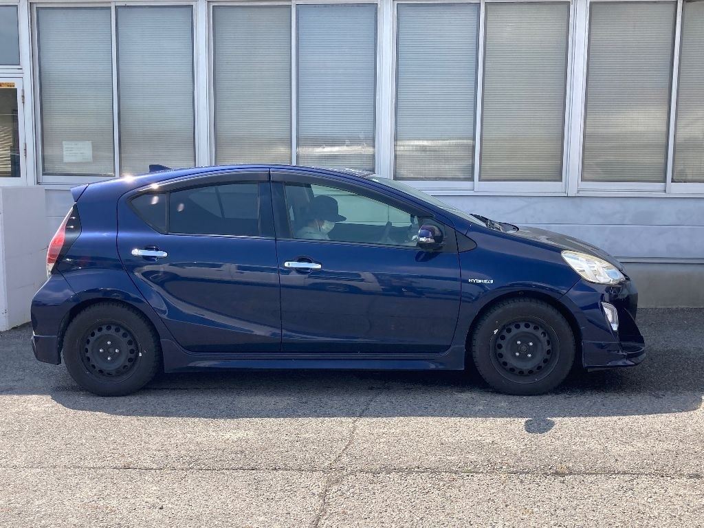 Vehicle image 3